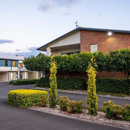 Hawkesbury Race Club Motel Windsor Bagian luar foto The Village, 2016