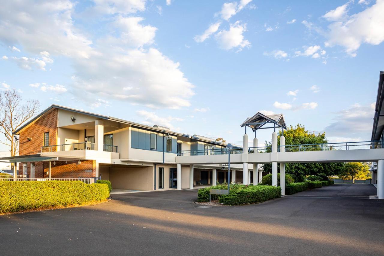 Hawkesbury Race Club Motel Windsor Bagian luar foto The University of Sunshine Coast Library